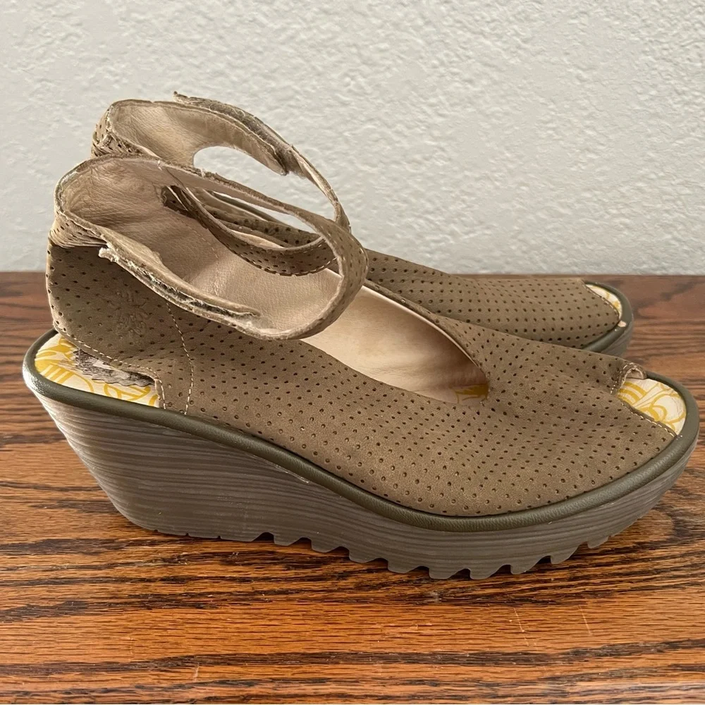 FLY London Women's Yala Perforated Wedge Sandal Size 39
